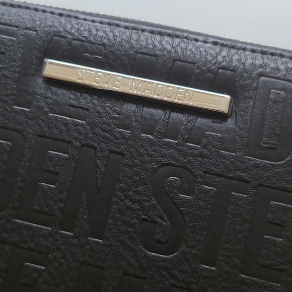 Steve Madden Wallet Wristlet - Picture 2 of 5